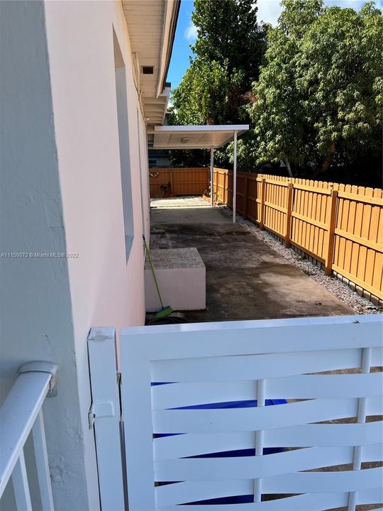 Недавно продано: $520,000 (4 спален, 2 ванн, 1290 Квадратных фут)