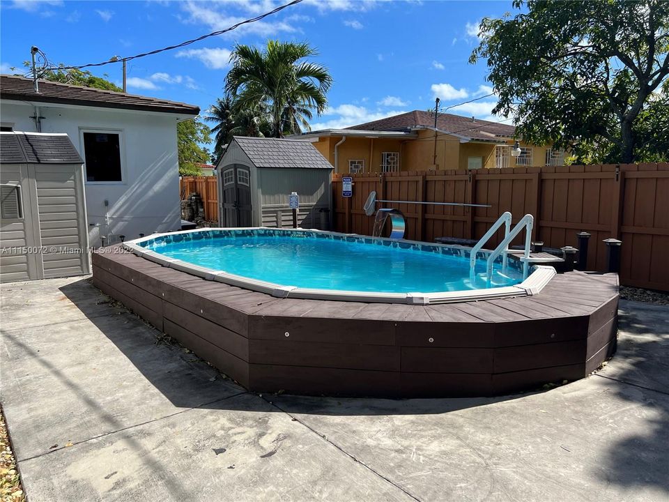 Недавно продано: $520,000 (4 спален, 2 ванн, 1290 Квадратных фут)