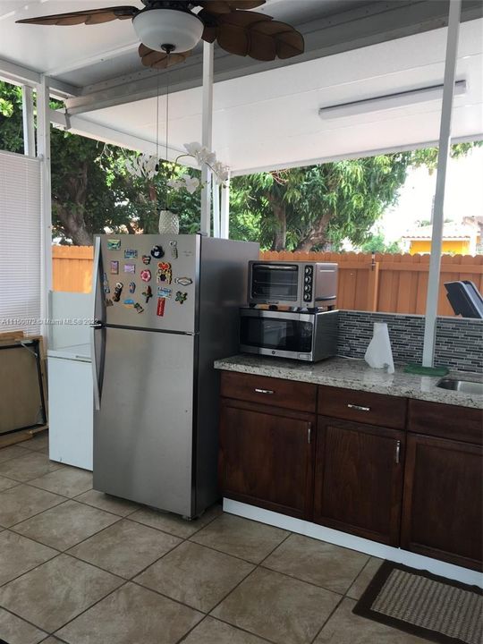 Недавно продано: $520,000 (4 спален, 2 ванн, 1290 Квадратных фут)