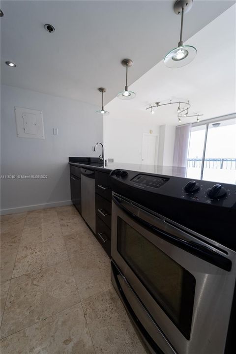 Recently Rented: $3,100 (2 beds, 2 baths, 1030 Square Feet)