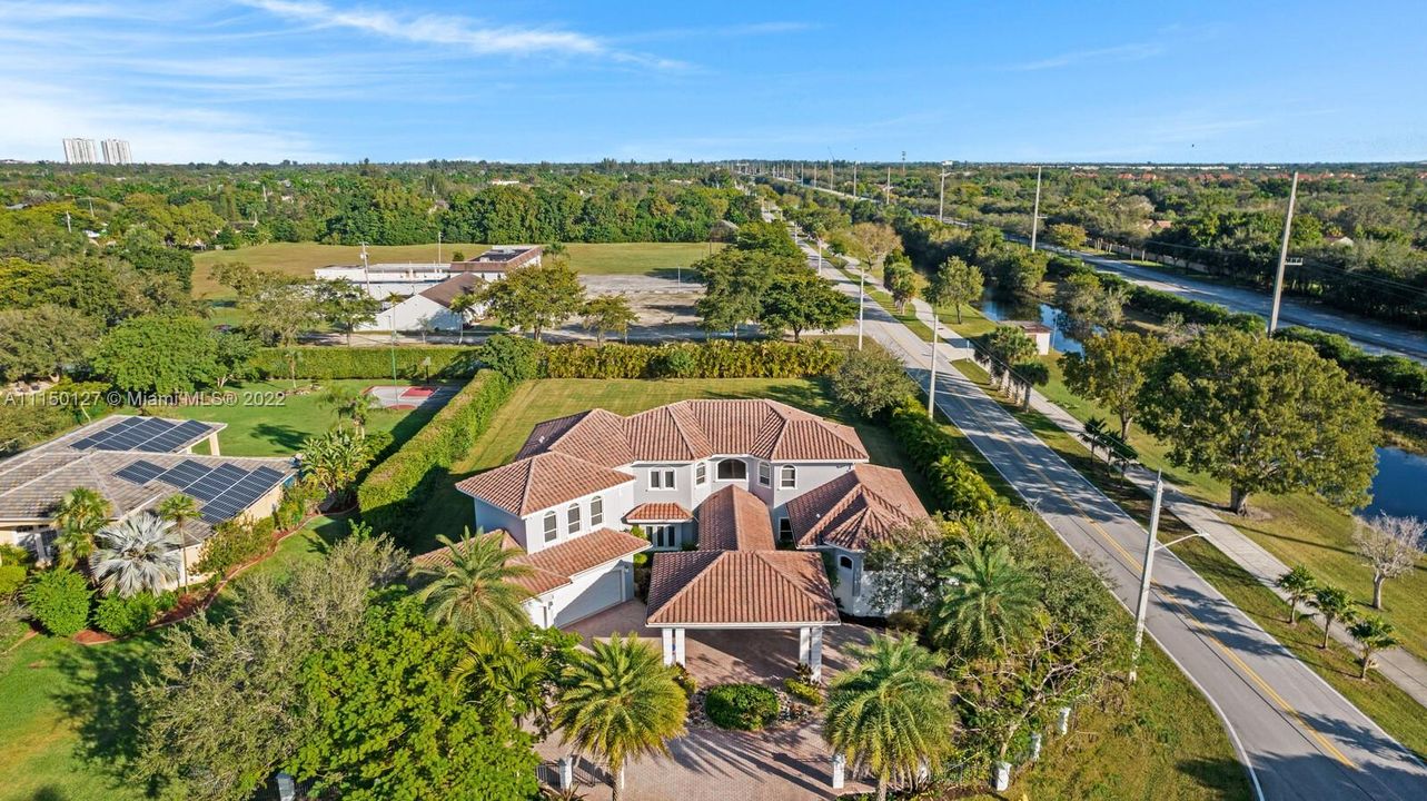 Recently Sold: $1,685,000 (5 beds, 4 baths, 5193 Square Feet)