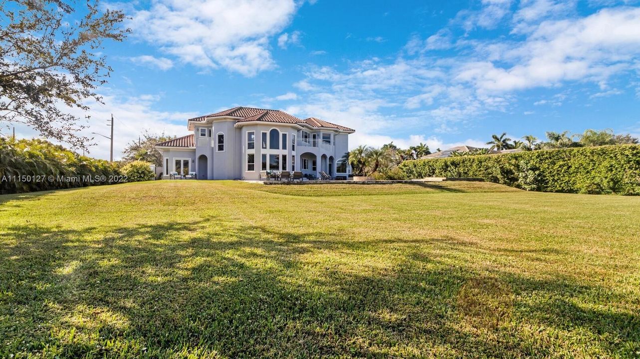 Recently Sold: $1,685,000 (5 beds, 4 baths, 5193 Square Feet)