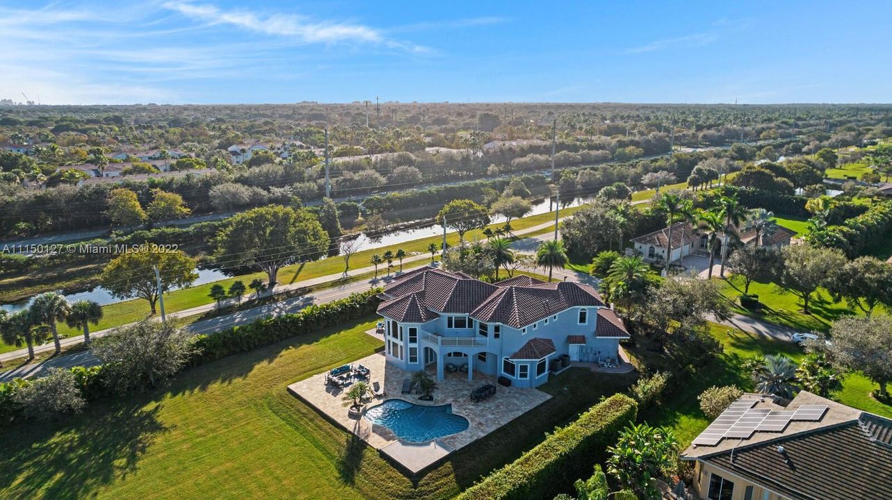 Recently Sold: $1,685,000 (5 beds, 4 baths, 5193 Square Feet)