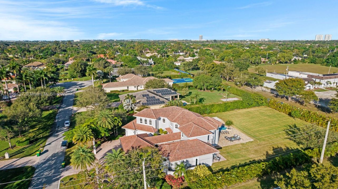 Vendido Recientemente: $1,685,000 (5 camas, 4 baños, 5193 Pies cuadrados)