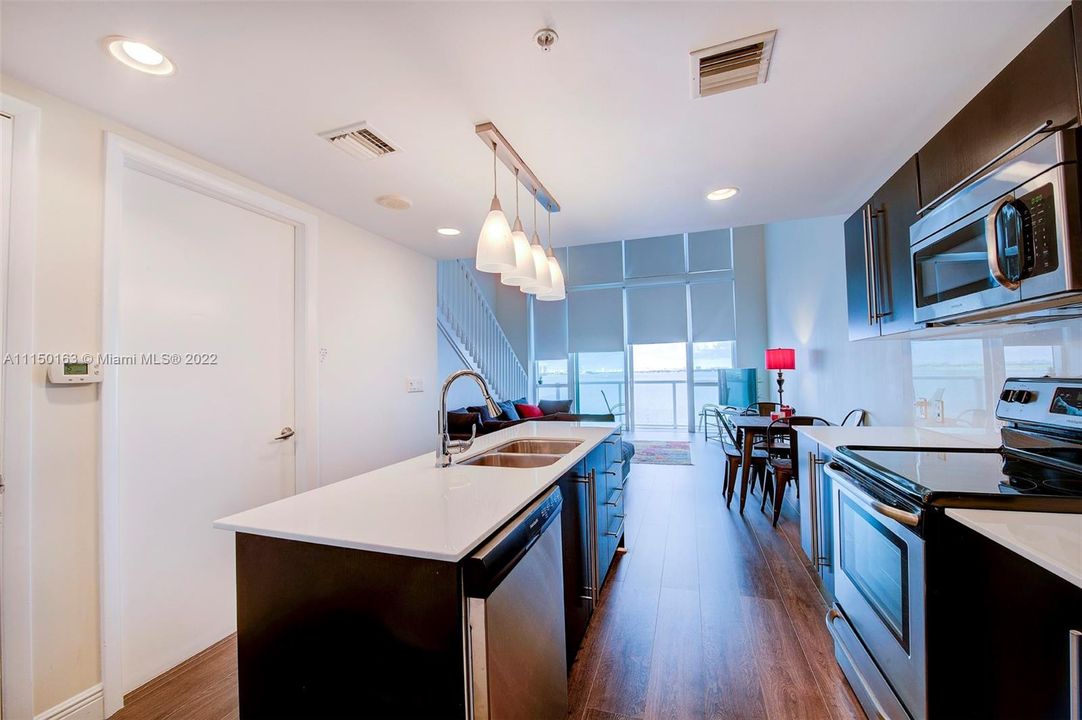 Recently Sold: $549,000 (1 beds, 1 baths, 974 Square Feet)