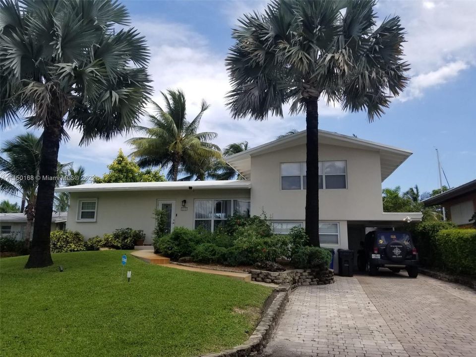 Recently Sold: $1,100,000 (3 beds, 2 baths, 1572 Square Feet)