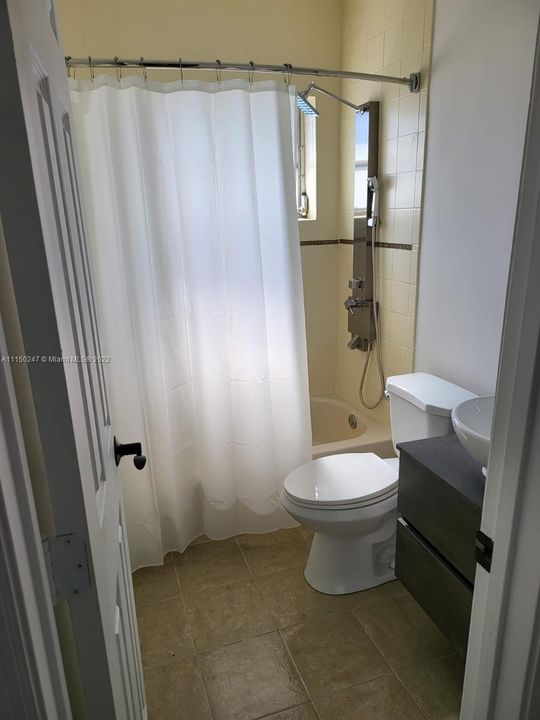 最近租的: $4,350 (3 贝兹, 2 浴室, 1423 平方英尺)
