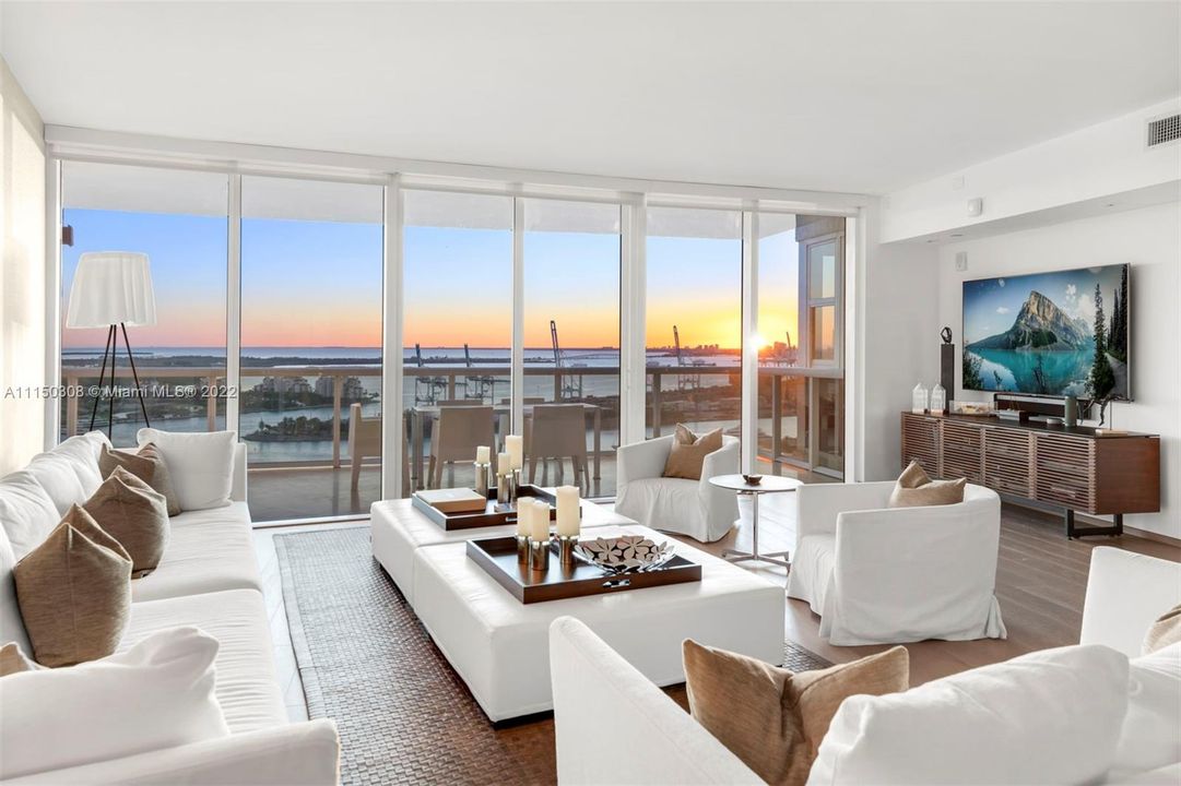 Recently Sold: $4,500,000 (3 beds, 3 baths, 3058 Square Feet)