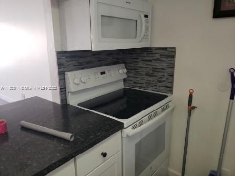 Recently Rented: $1,700 (1 beds, 1 baths, 700 Square Feet)