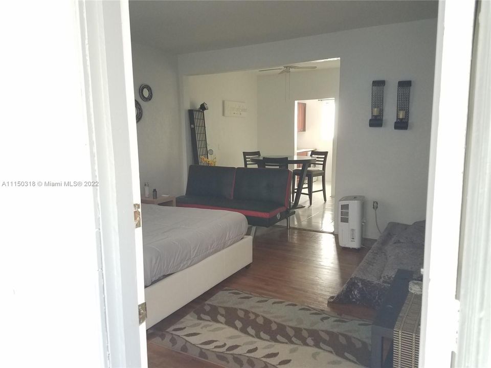 Recently Rented: $2,100 (0 beds, 1 baths, 320 Square Feet)