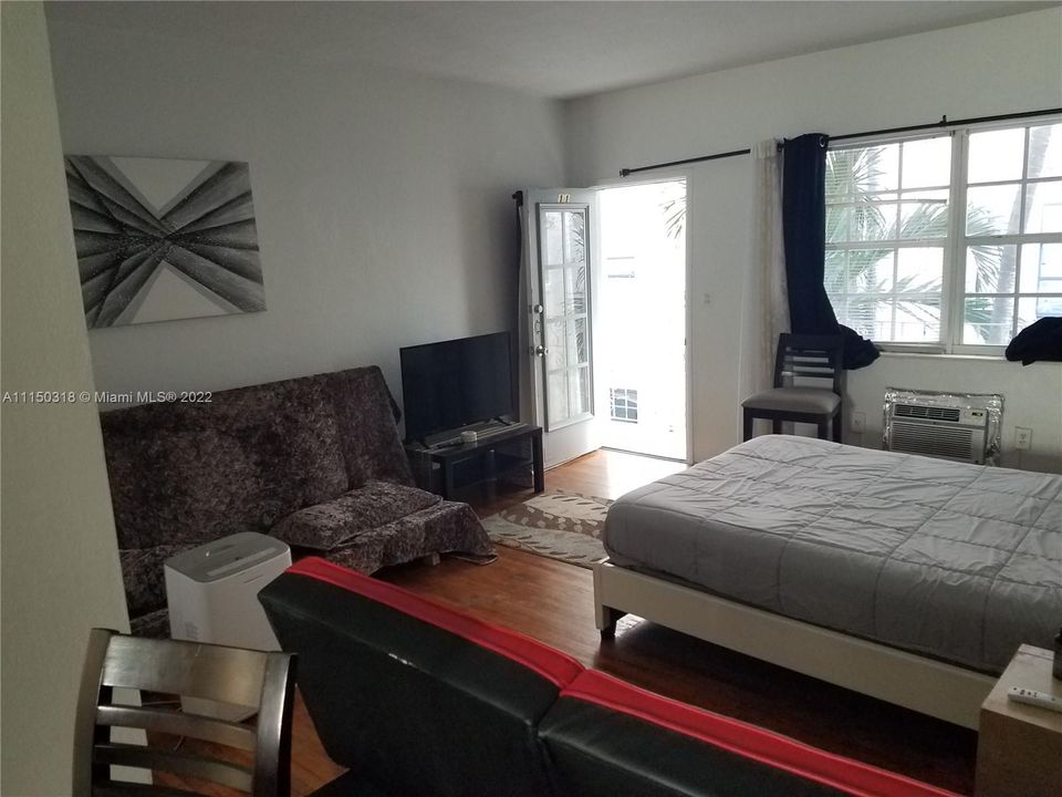Recently Rented: $2,100 (0 beds, 1 baths, 320 Square Feet)