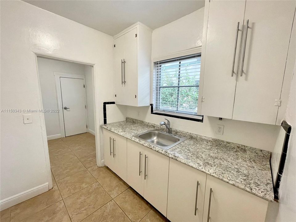 Recently Rented: $1,650 (0 beds, 1 baths, 450 Square Feet)