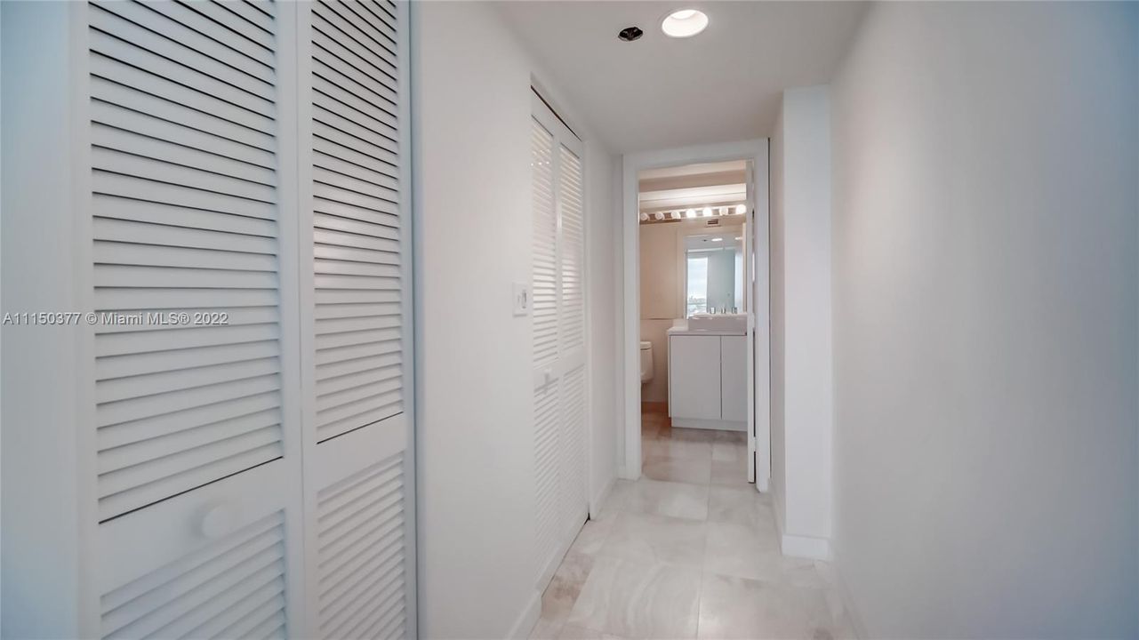 Recently Sold: $895,000 (1 beds, 1 baths, 858 Square Feet)