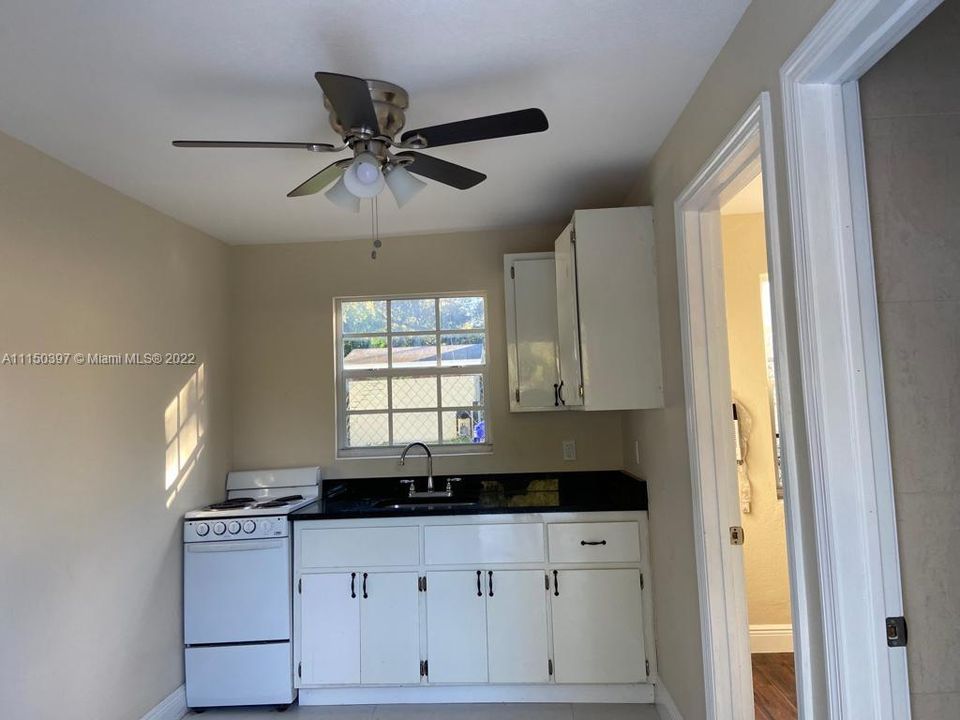 Recently Rented: $1,600 (2 beds, 1 baths, 600 Square Feet)