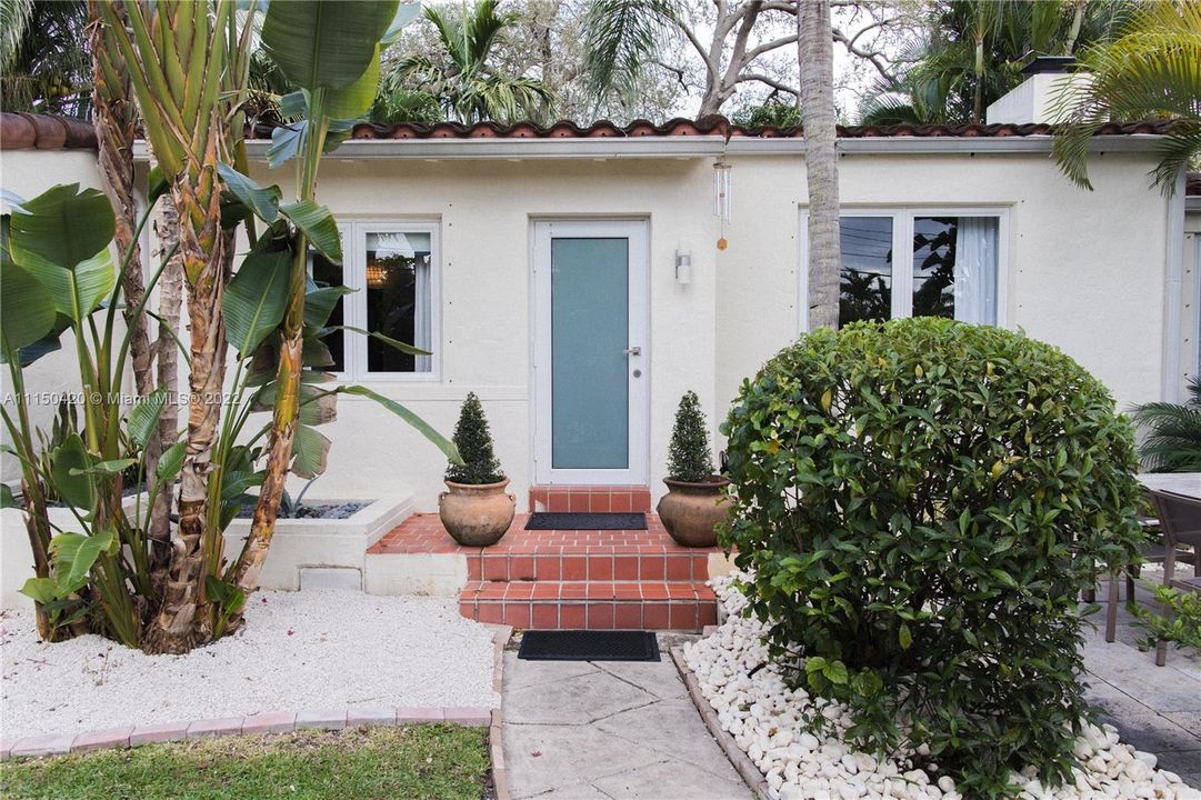 Recently Sold: $750,000 (3 beds, 1 baths, 1447 Square Feet)