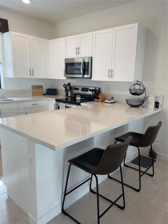 Recently Sold: $440,000 (3 beds, 2 baths, 1377 Square Feet)