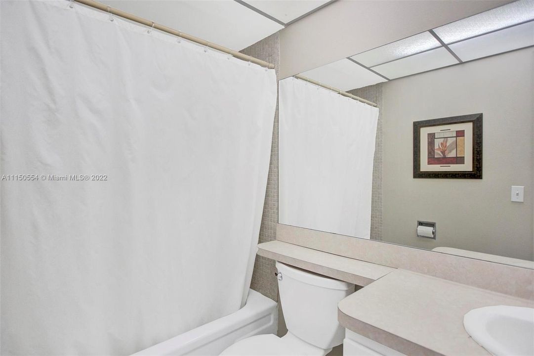 最近售出: $110,000 (2 贝兹, 1 浴室, 944 平方英尺)