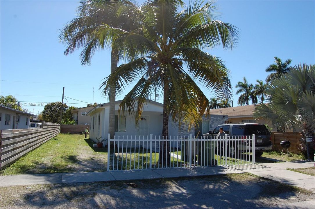 Recently Sold: $390,000 (3 beds, 2 baths, 1454 Square Feet)