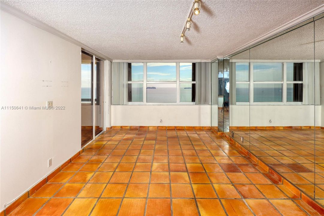 Recently Sold: $850,000 (2 beds, 2 baths, 1034 Square Feet)