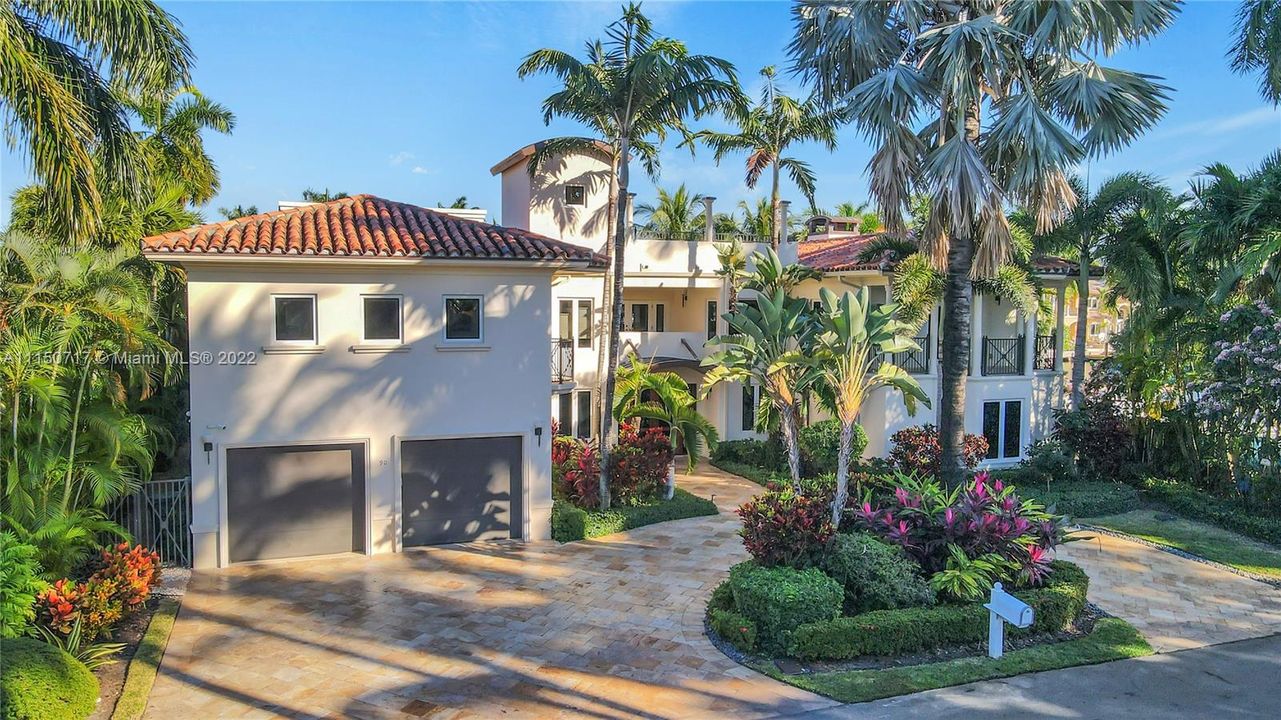 Recently Sold: $5,600,000 (6 beds, 5 baths, 6254 Square Feet)