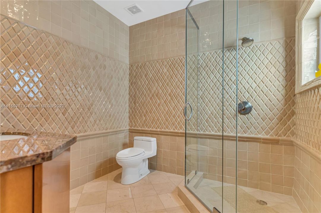 最近售出: $5,600,000 (6 贝兹, 5 浴室, 6254 平方英尺)
