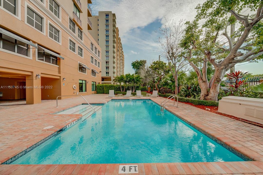 Recently Sold: $342,500 (1 beds, 1 baths, 750 Square Feet)