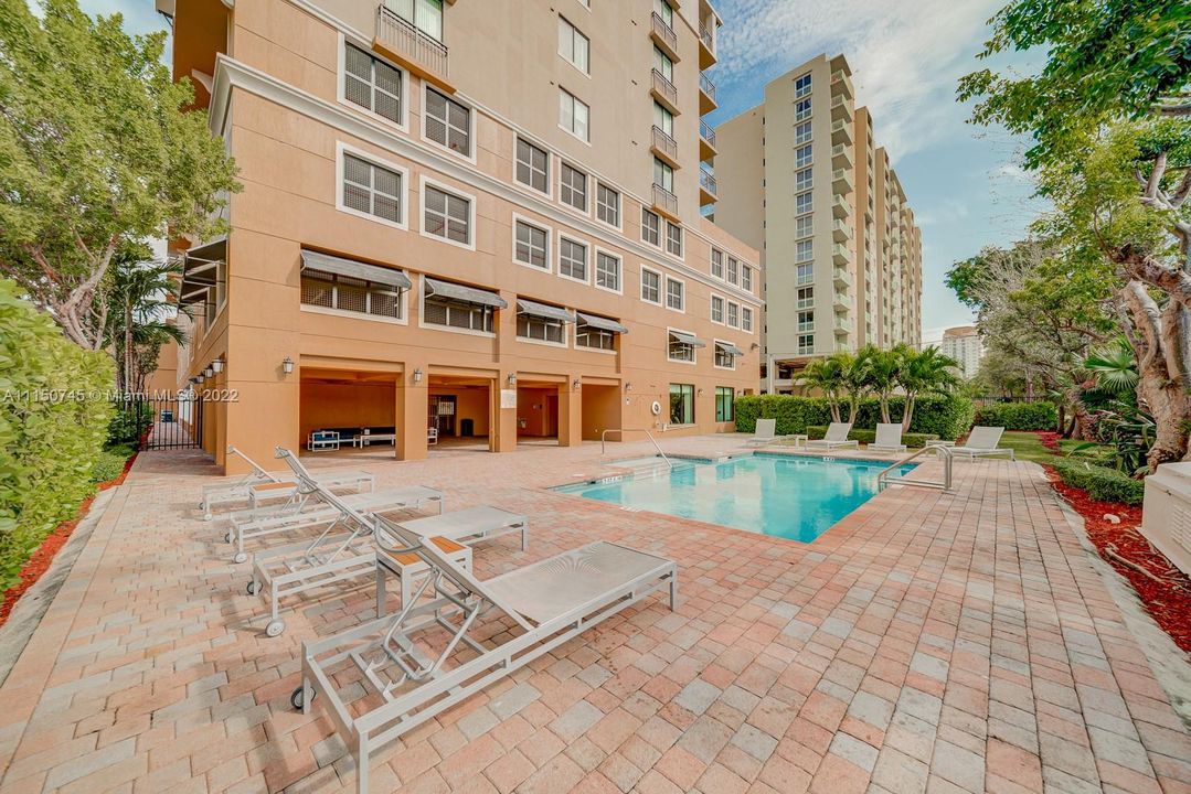Recently Sold: $342,500 (1 beds, 1 baths, 750 Square Feet)