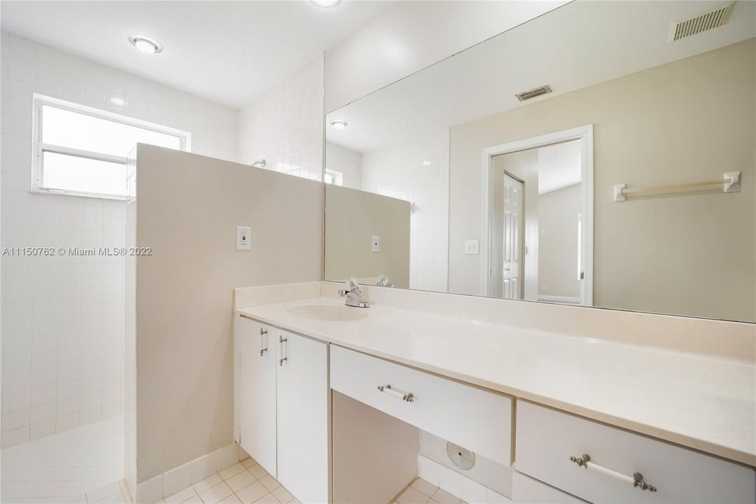 最近租的: $3,400 (3 贝兹, 2 浴室, 1606 平方英尺)