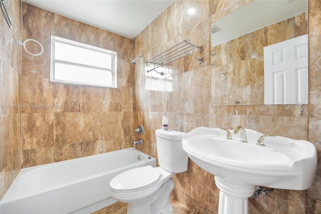 最近租的: $3,400 (3 贝兹, 2 浴室, 1606 平方英尺)