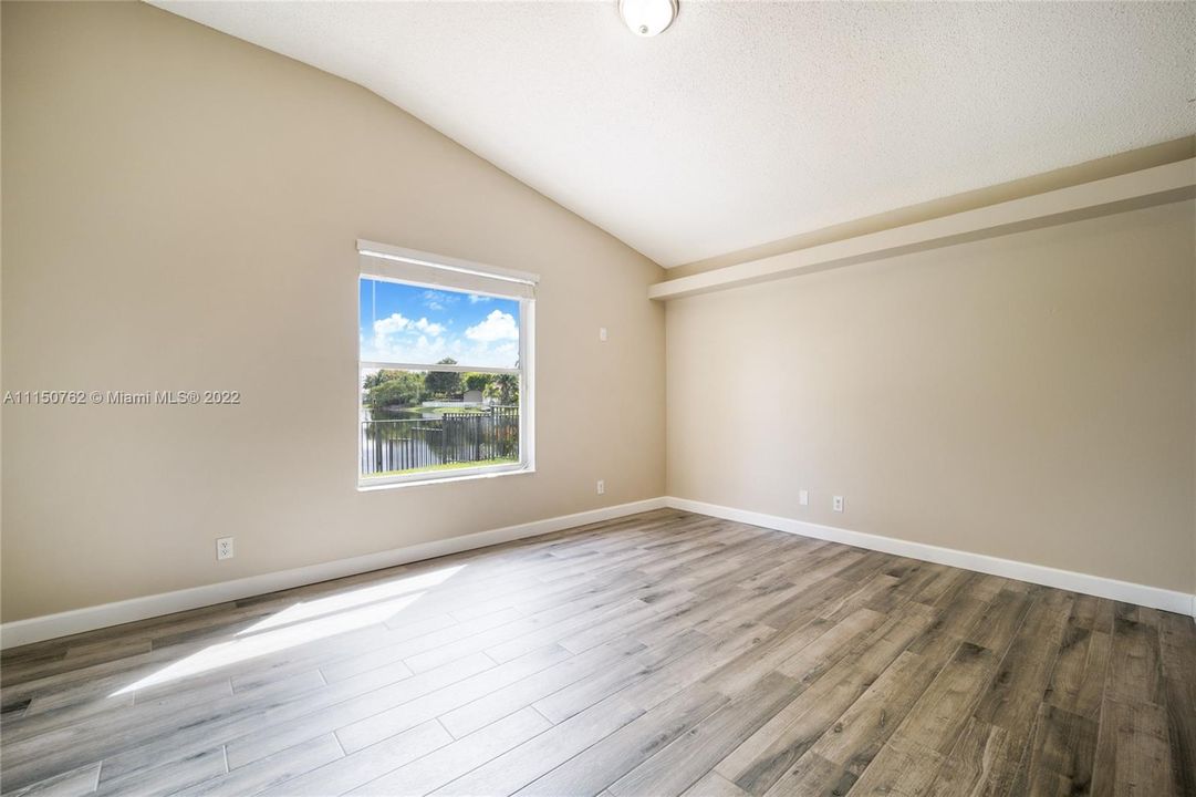 最近租的: $3,400 (3 贝兹, 2 浴室, 1606 平方英尺)