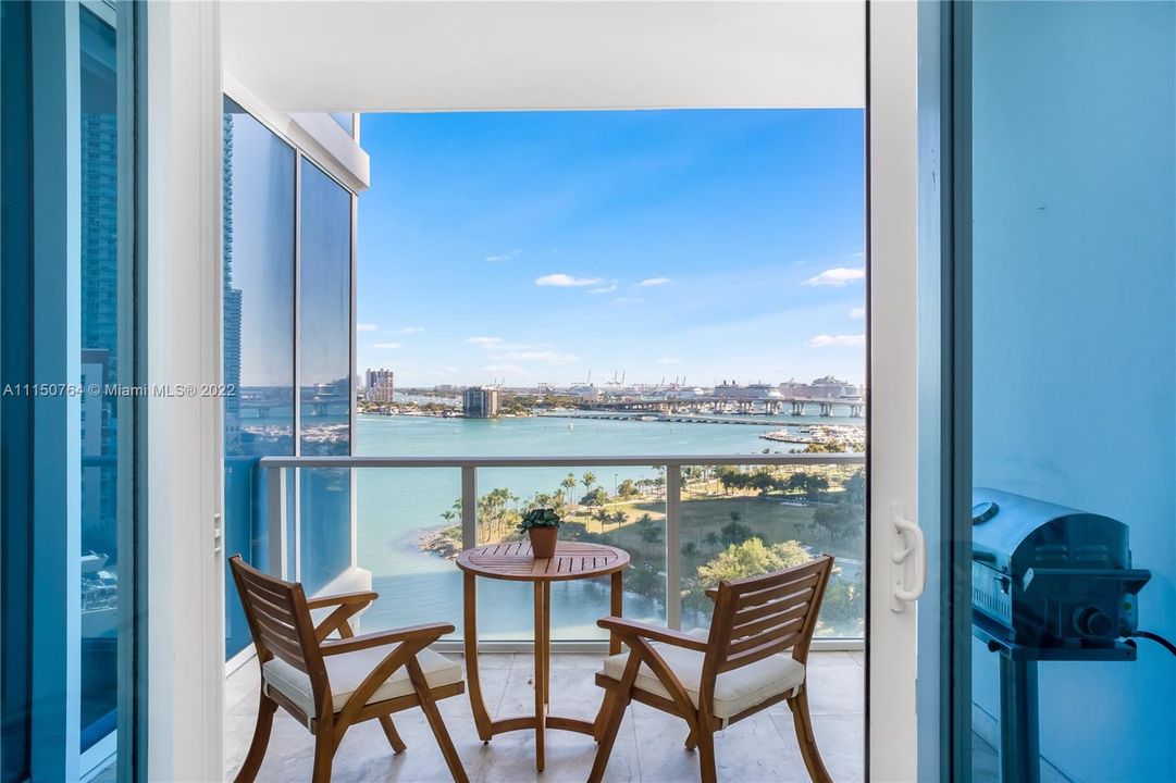 Recently Sold: $1,950,000 (3 beds, 3 baths, 2201 Square Feet)