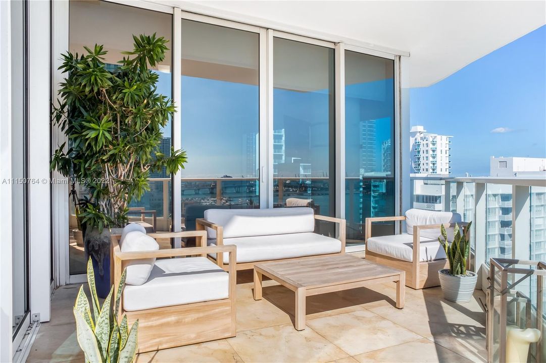 Recently Sold: $1,950,000 (3 beds, 3 baths, 2201 Square Feet)