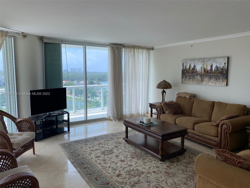 Recently Sold: $1,040,000 (2 beds, 2 baths, 1786 Square Feet)