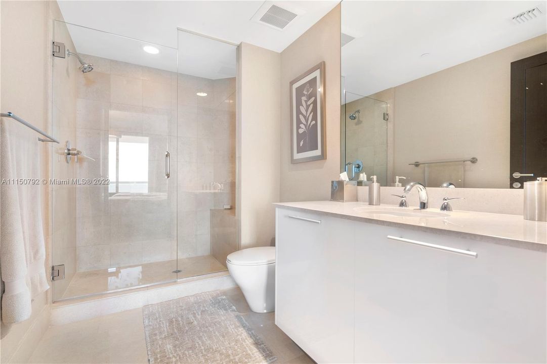 Recently Sold: $3,299,000 (3 beds, 3 baths, 3062 Square Feet)