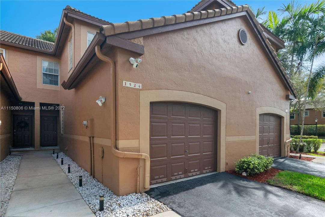 Recently Sold: $465,000 (3 beds, 2 baths, 1443 Square Feet)