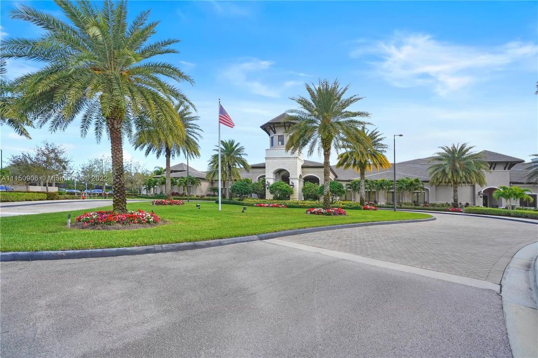 Recently Sold: $1,050,000 (4 beds, 3 baths, 2770 Square Feet)