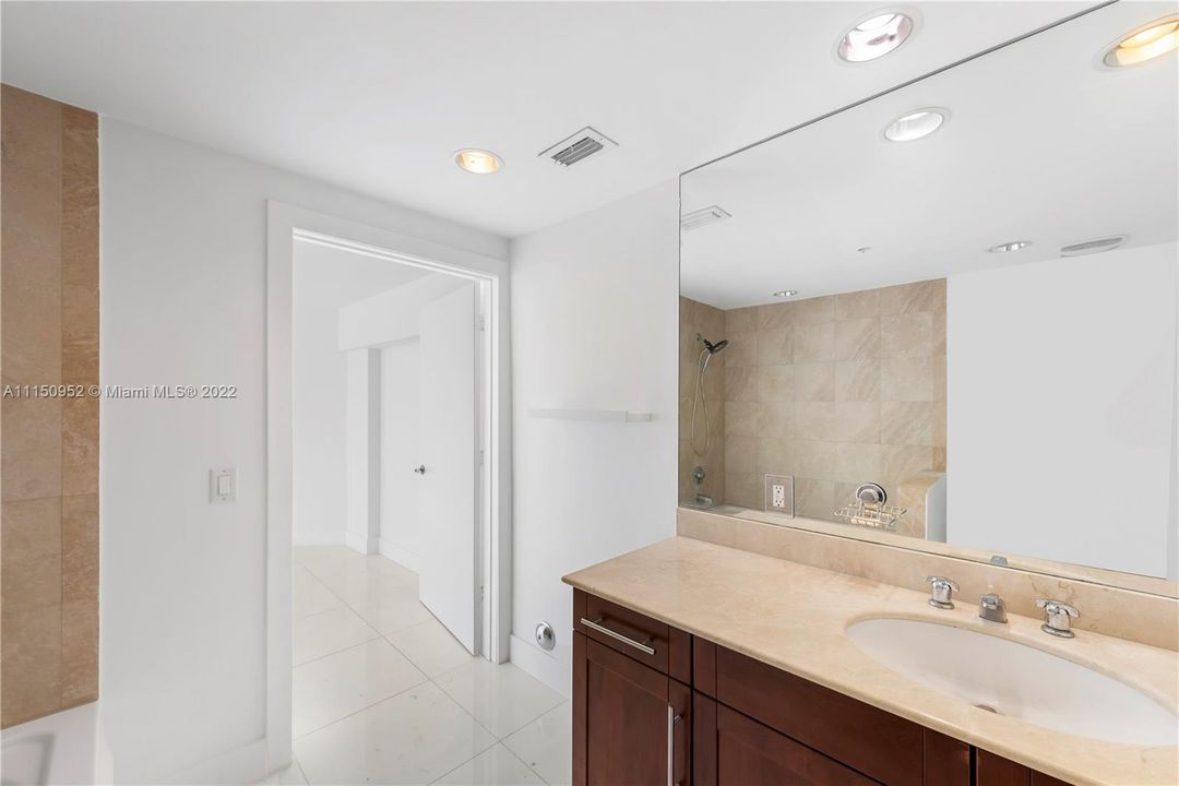 Recently Sold: $649,000 (2 beds, 2 baths, 1448 Square Feet)
