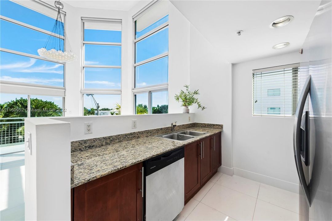Recently Sold: $649,000 (2 beds, 2 baths, 1448 Square Feet)