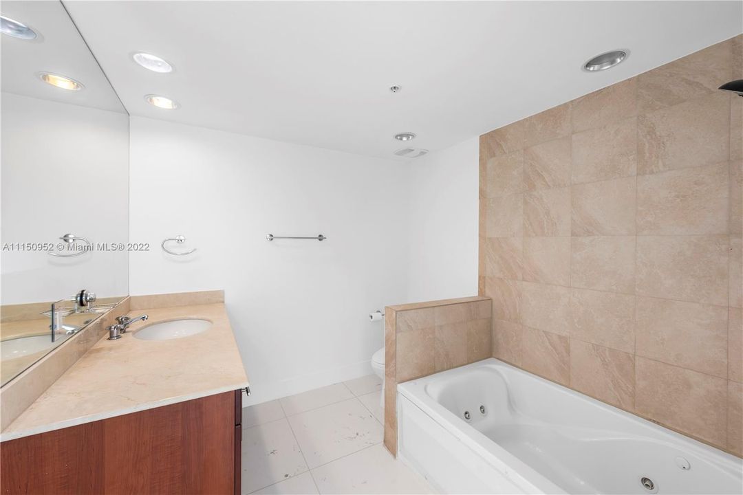 最近售出: $649,000 (2 贝兹, 2 浴室, 1448 平方英尺)