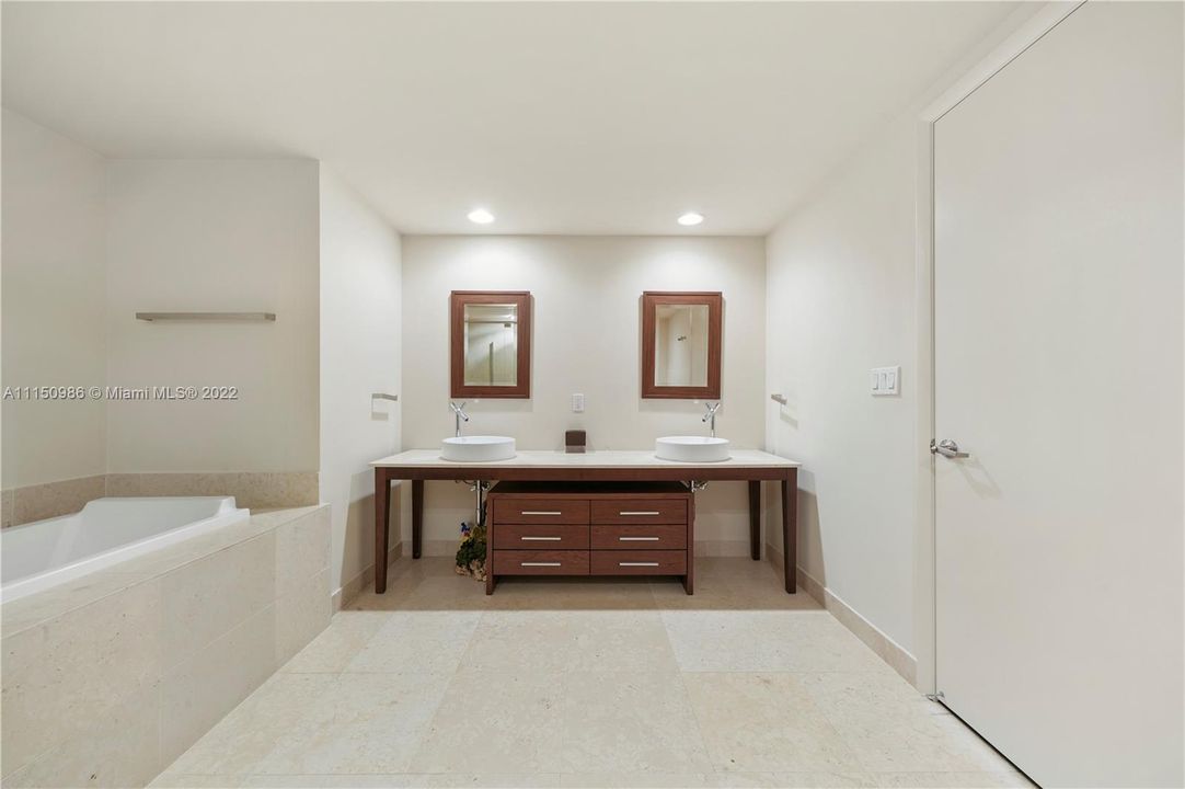 Недавно продано: $1,475,000 (3 спален, 2 ванн, 1870 Квадратных фут)