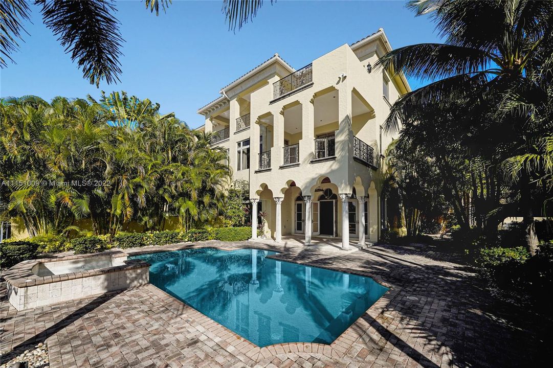 Recently Sold: $3,700,000 (5 beds, 6 baths, 7202 Square Feet)