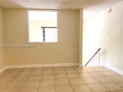 Recently Rented: $1,450 (1 beds, 1 baths, 801 Square Feet)