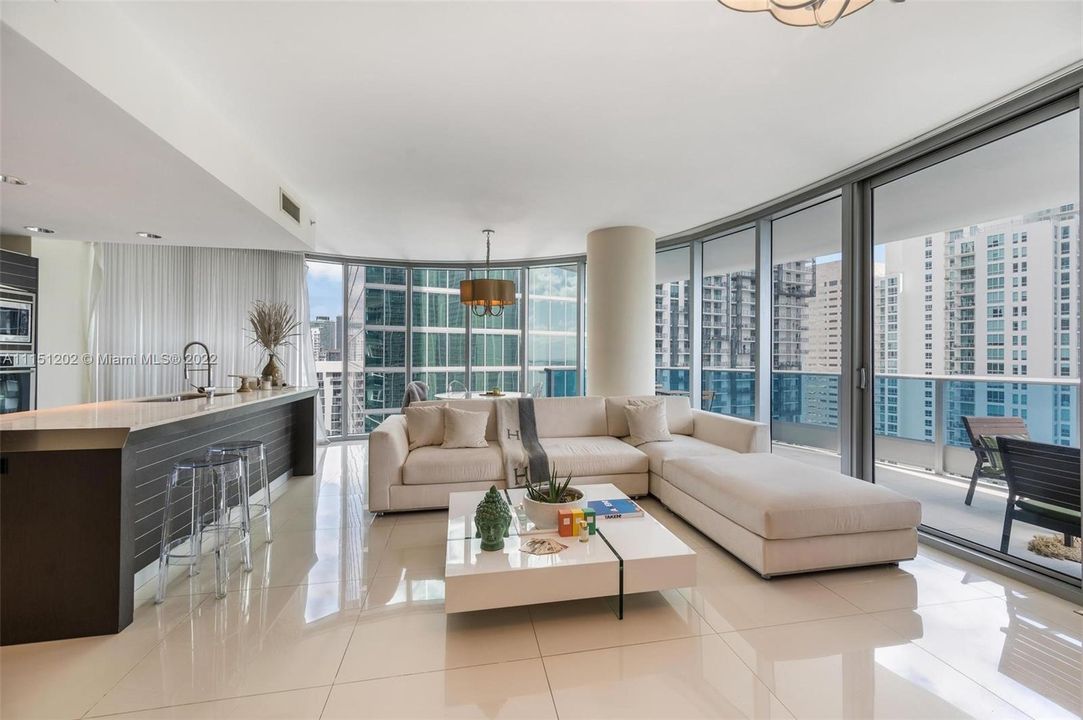 Recently Sold: $935,000 (2 beds, 2 baths, 1539 Square Feet)