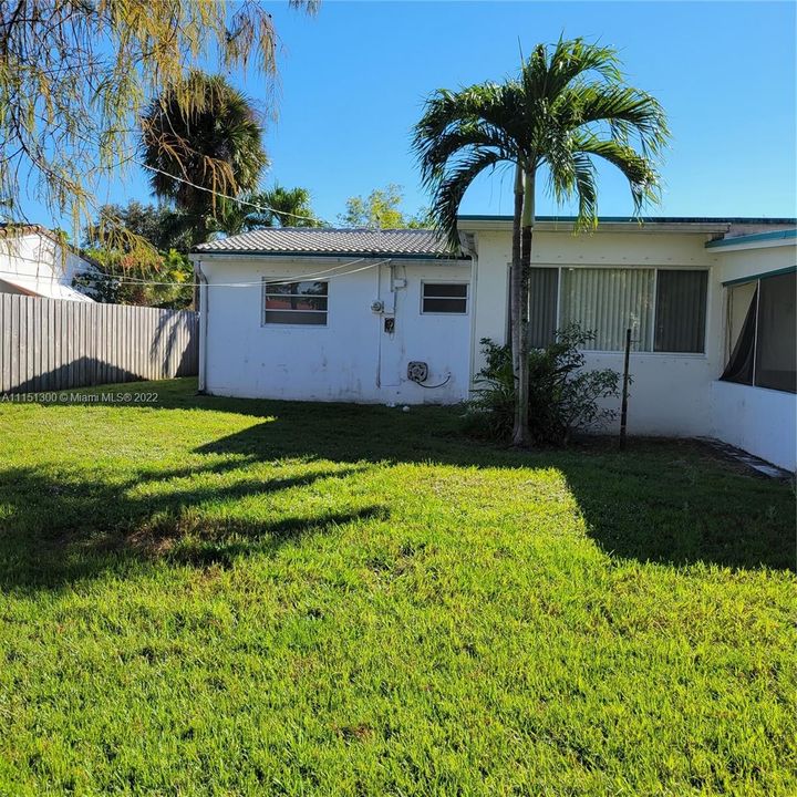 Recently Sold: $275,000 (2 beds, 1 baths, 1076 Square Feet)