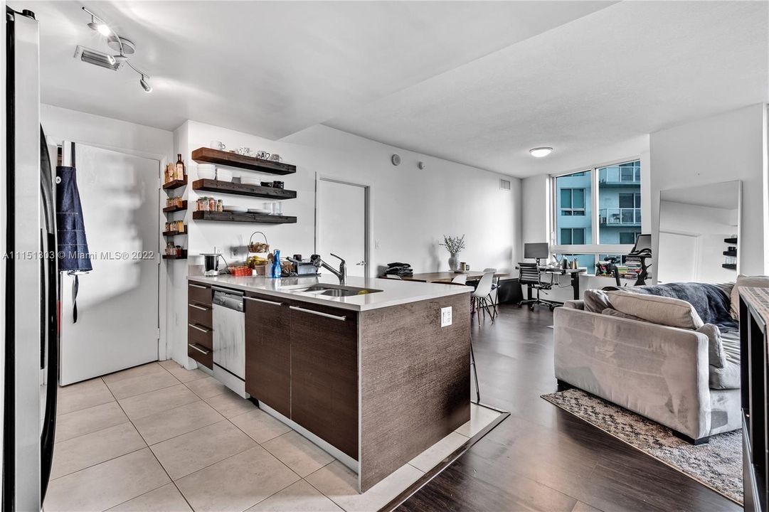 Recently Sold: $384,900 (1 beds, 1 baths, 799 Square Feet)
