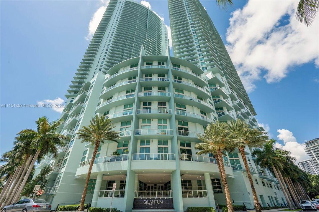 Recently Sold: $384,900 (1 beds, 1 baths, 799 Square Feet)