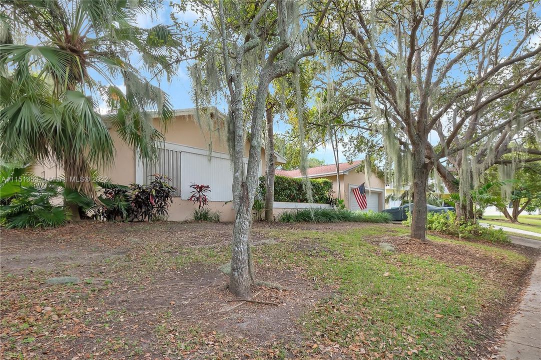Recently Sold: $499,000 (4 beds, 2 baths, 1924 Square Feet)