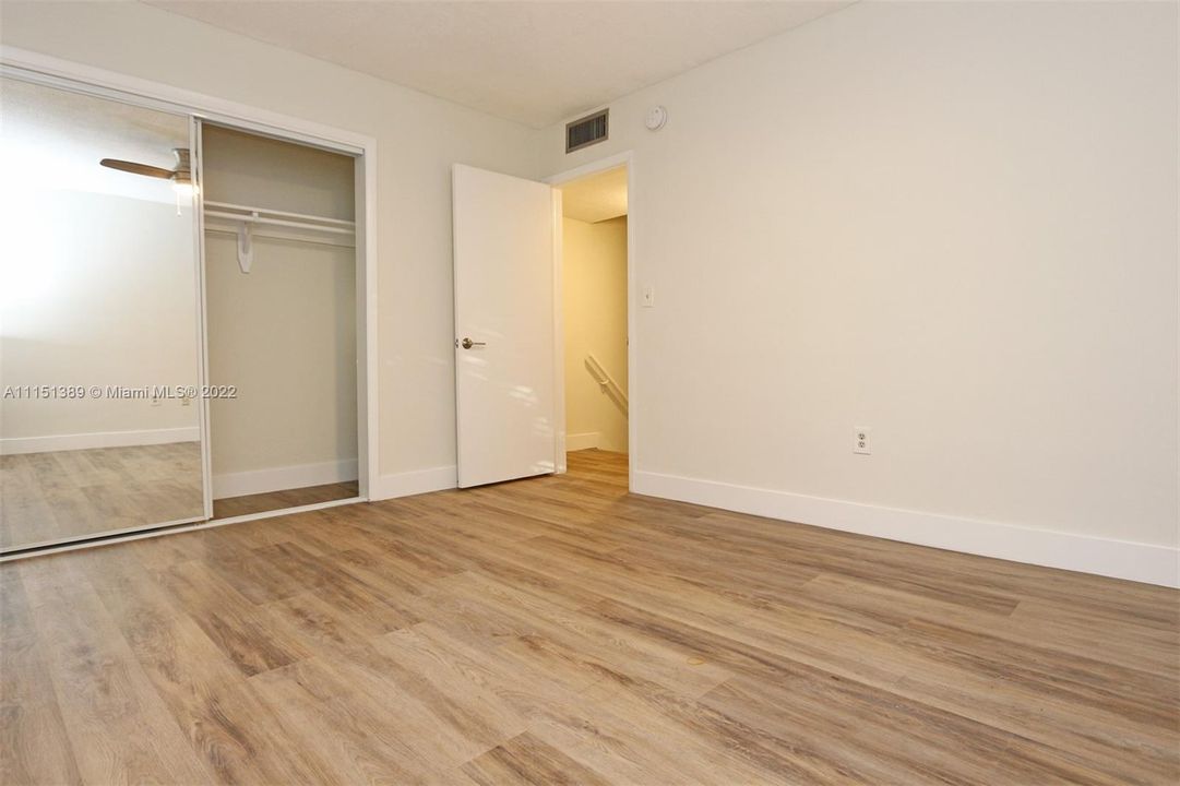 Recently Rented: $3,400 (2 beds, 1 baths, 965 Square Feet)