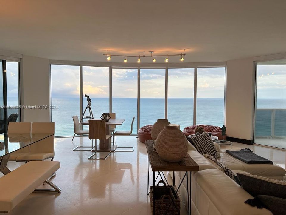 Recently Sold: $2,650,000 (3 beds, 3 baths, 2755 Square Feet)