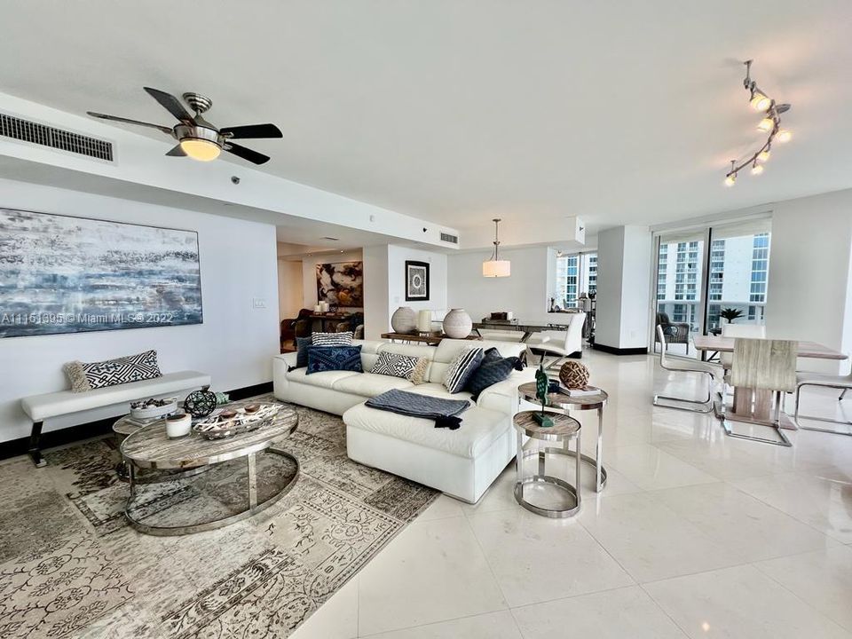 Recently Sold: $2,650,000 (3 beds, 3 baths, 2755 Square Feet)